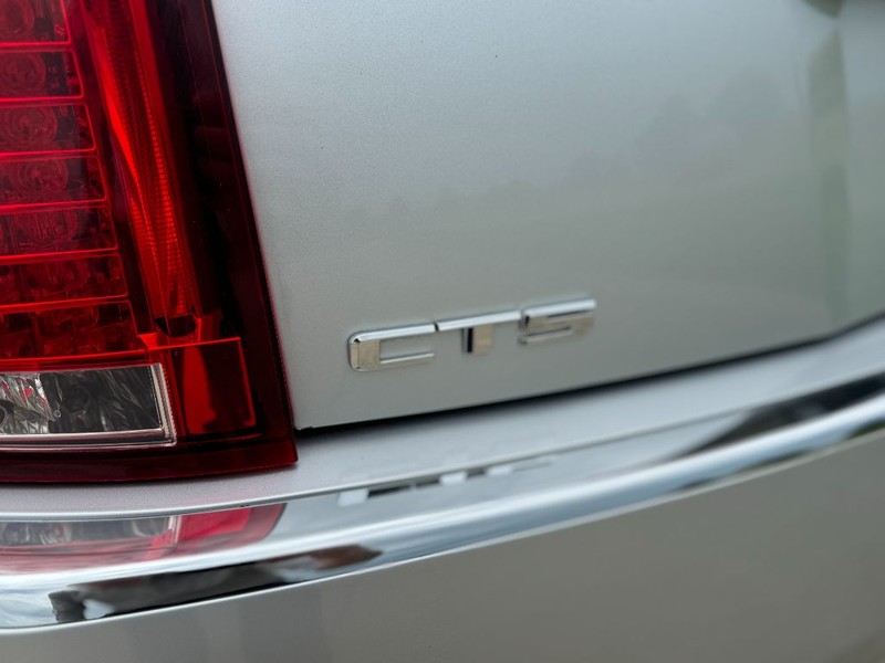 Cadillac CTS Sedan Vehicle Full-screen Gallery Image 09