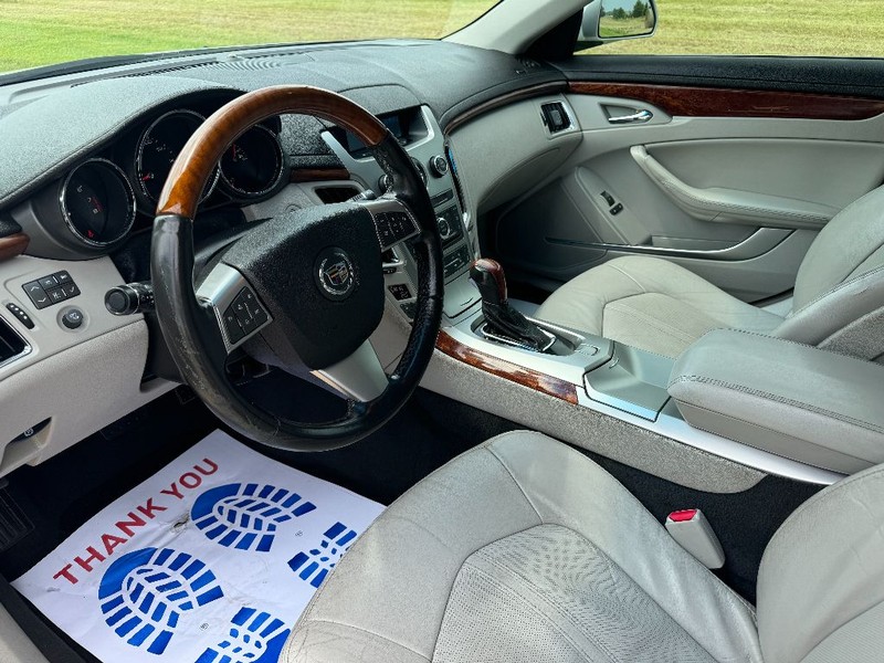 Cadillac CTS Sedan Vehicle Full-screen Gallery Image 11