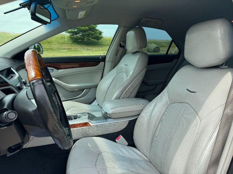 Cadillac CTS Sedan Vehicle Full-screen Gallery Image 12