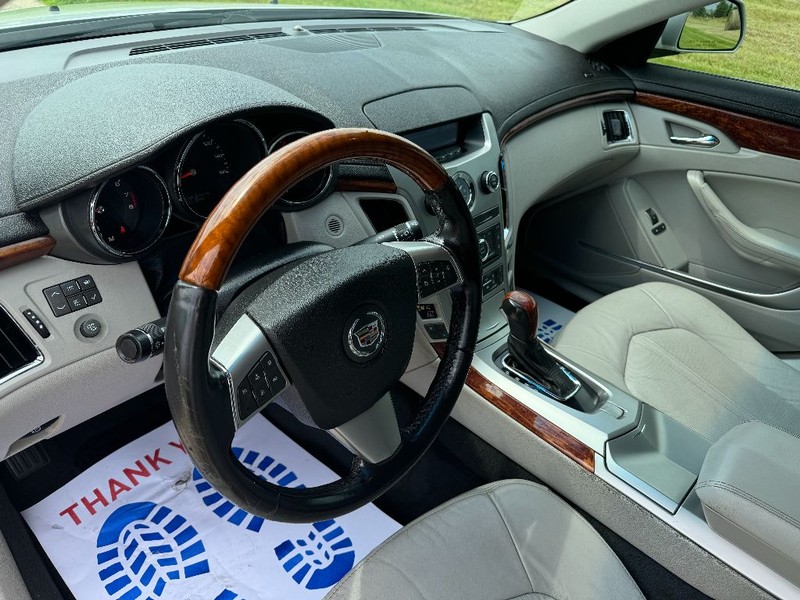 Cadillac CTS Sedan Vehicle Full-screen Gallery Image 13