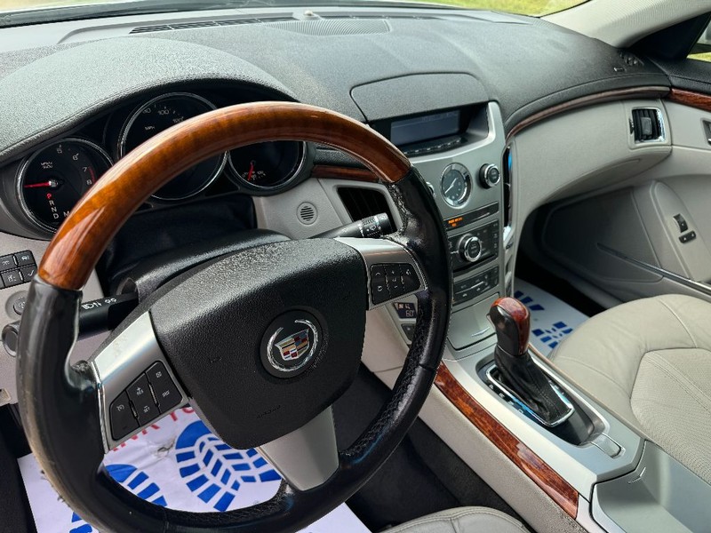 Cadillac CTS Sedan Vehicle Full-screen Gallery Image 14