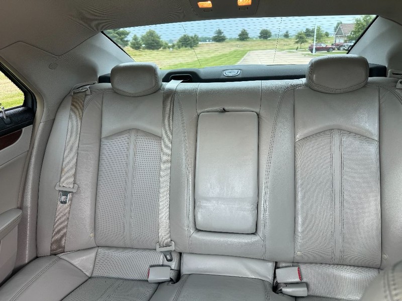 Cadillac CTS Sedan Vehicle Full-screen Gallery Image 15