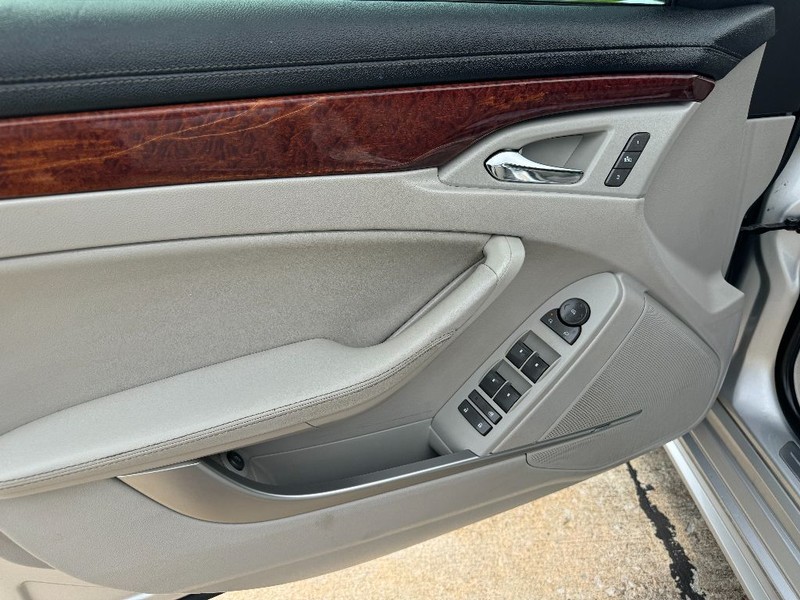 Cadillac CTS Sedan Vehicle Full-screen Gallery Image 16