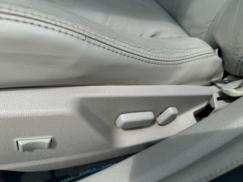 Cadillac CTS Sedan Vehicle Full-screen Gallery Image 18