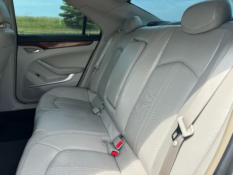 Cadillac CTS Sedan Vehicle Full-screen Gallery Image 19