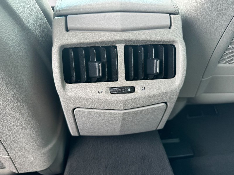 Cadillac CTS Sedan Vehicle Full-screen Gallery Image 21