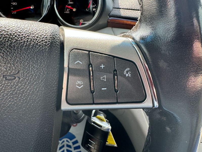 Cadillac CTS Sedan Vehicle Full-screen Gallery Image 24