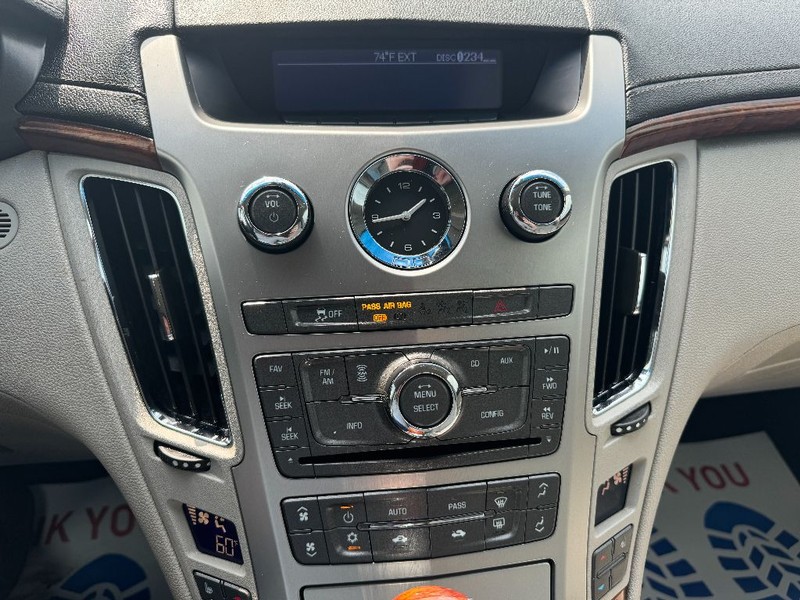 Cadillac CTS Sedan Vehicle Full-screen Gallery Image 27