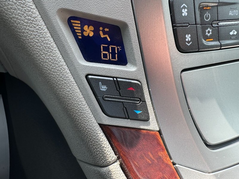 Cadillac CTS Sedan Vehicle Full-screen Gallery Image 28