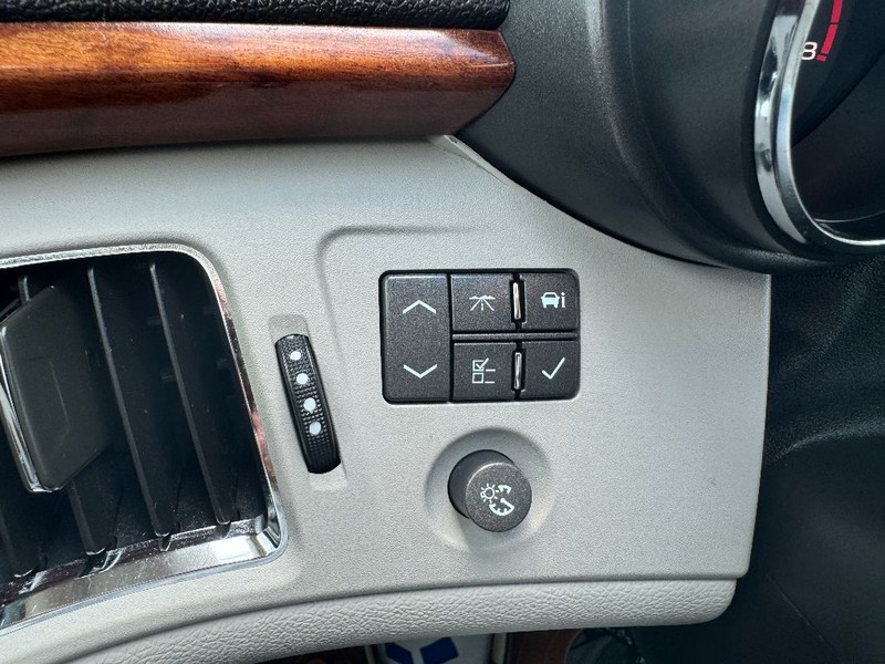 Cadillac CTS Sedan Vehicle Full-screen Gallery Image 31