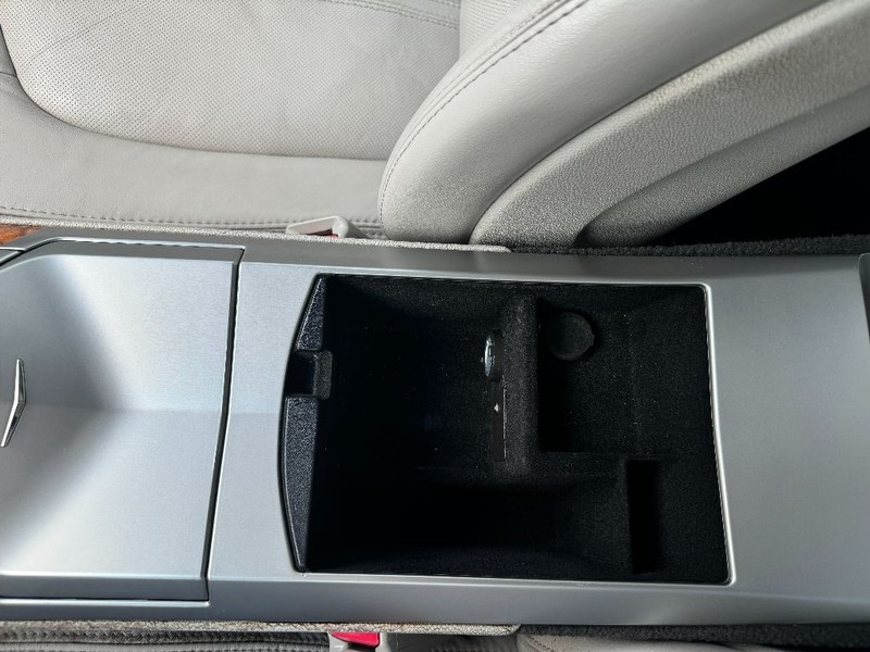 Cadillac CTS Sedan Vehicle Full-screen Gallery Image 32