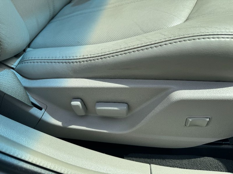 Cadillac CTS Sedan Vehicle Full-screen Gallery Image 34