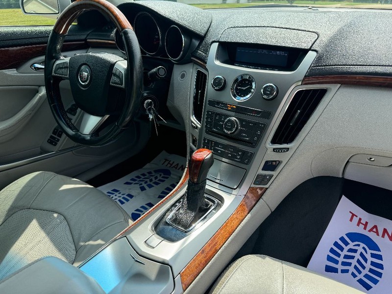 Cadillac CTS Sedan Vehicle Full-screen Gallery Image 36