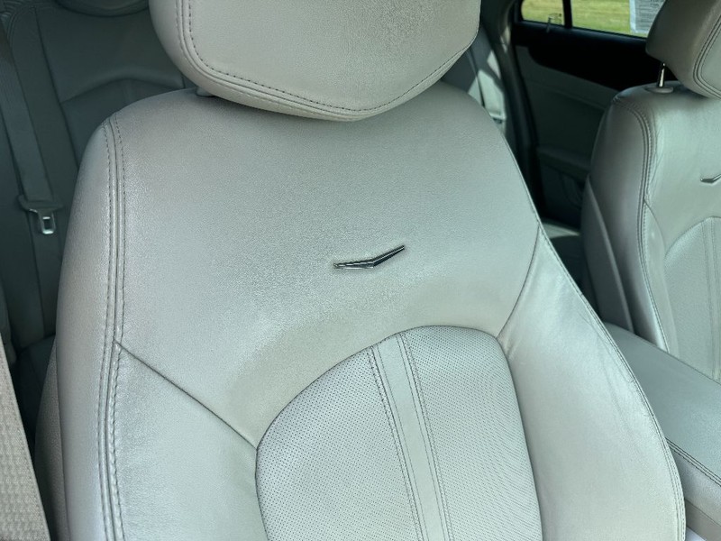 Cadillac CTS Sedan Vehicle Full-screen Gallery Image 37