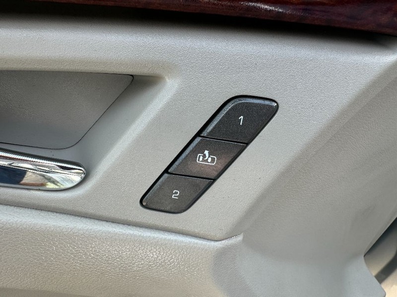 Cadillac CTS Sedan Vehicle Full-screen Gallery Image 38