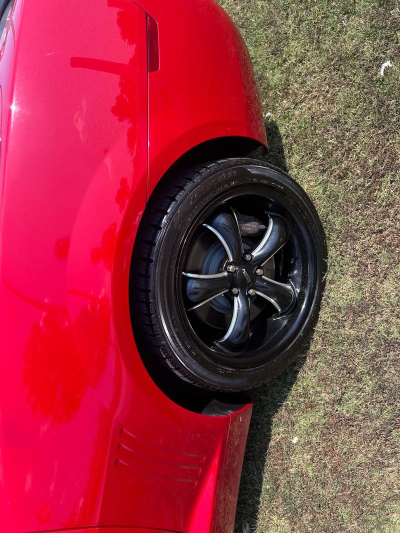 Chevrolet Camaro Vehicle Full-screen Gallery Image 04