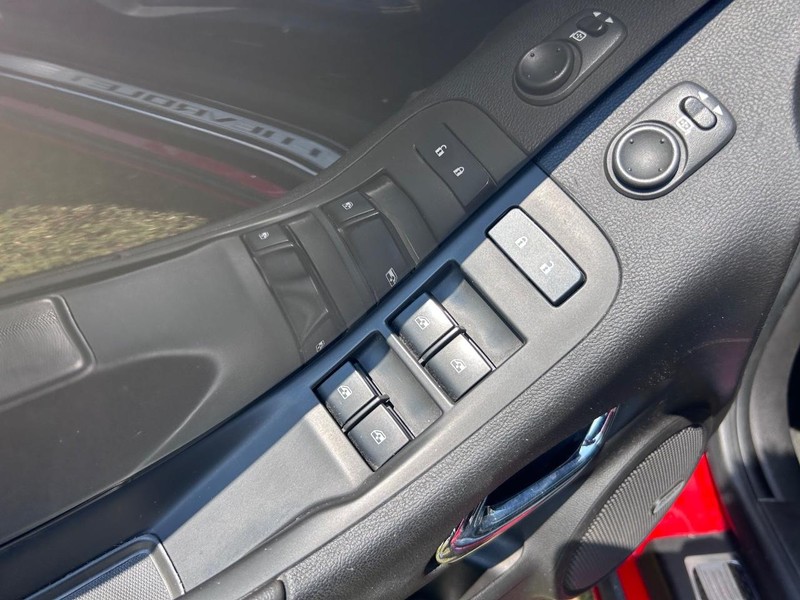 Chevrolet Camaro Vehicle Full-screen Gallery Image 14