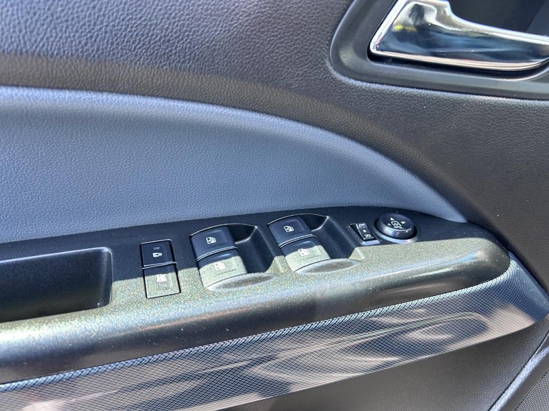 Chevrolet Colorado Vehicle Full-screen Gallery Image 18