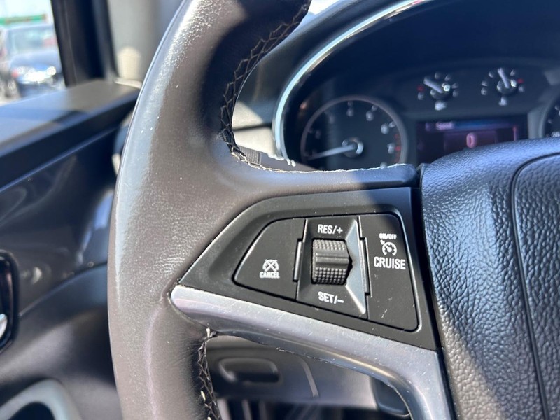 Buick Encore Vehicle Full-screen Gallery Image 12