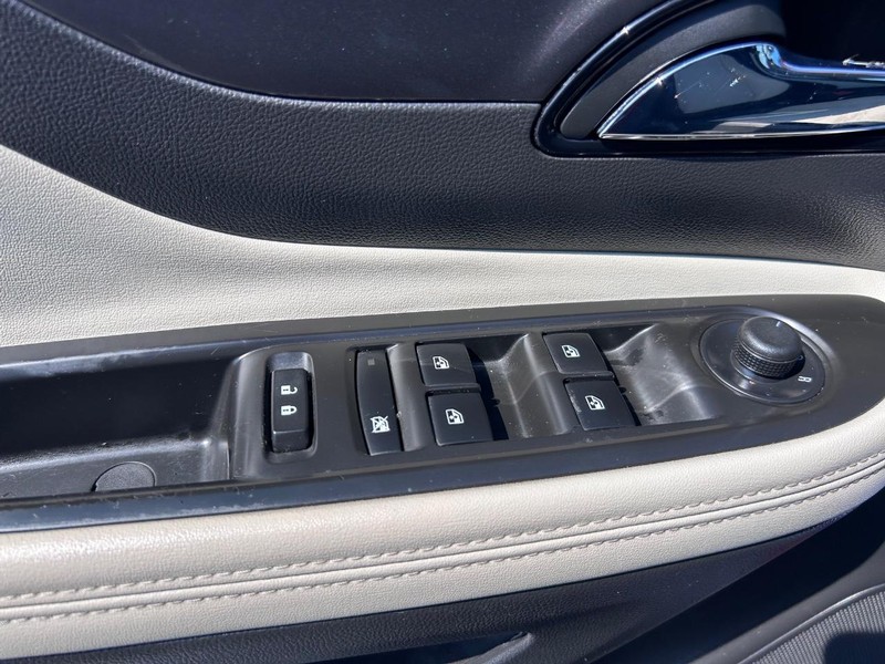 Buick Encore Vehicle Full-screen Gallery Image 18