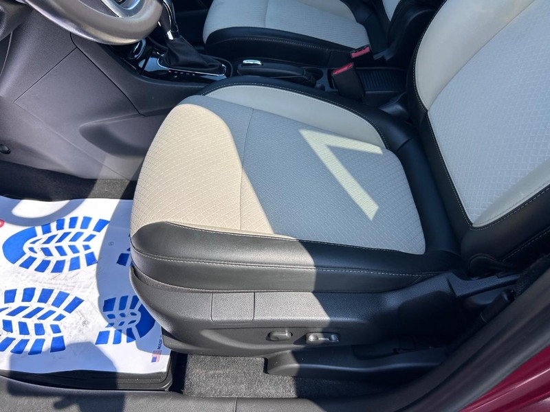 Buick Encore Vehicle Full-screen Gallery Image 19