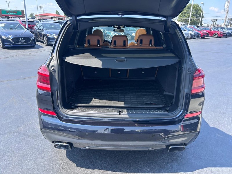 BMW X3 Vehicle Full-screen Gallery Image 07