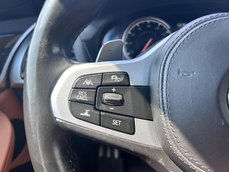 BMW X3 Vehicle Full-screen Gallery Image 15