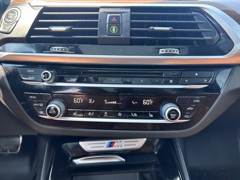 BMW X3 Vehicle Full-screen Gallery Image 19