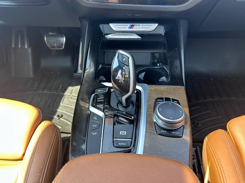 BMW X3 Vehicle Full-screen Gallery Image 20