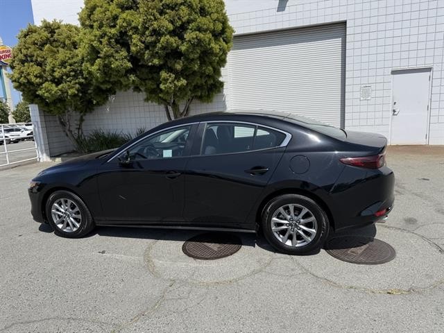 Mazda Mazda3 Sedan Vehicle Full-screen Gallery Image 02