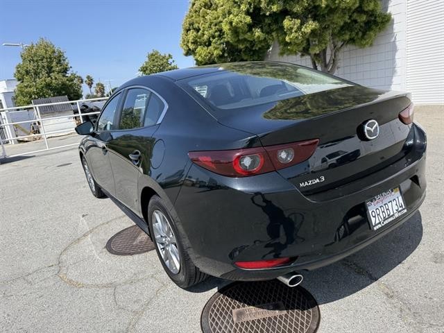 Mazda Mazda3 Sedan Vehicle Full-screen Gallery Image 03