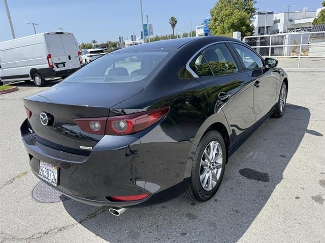 Mazda Mazda3 Sedan Vehicle Full-screen Gallery Image 05