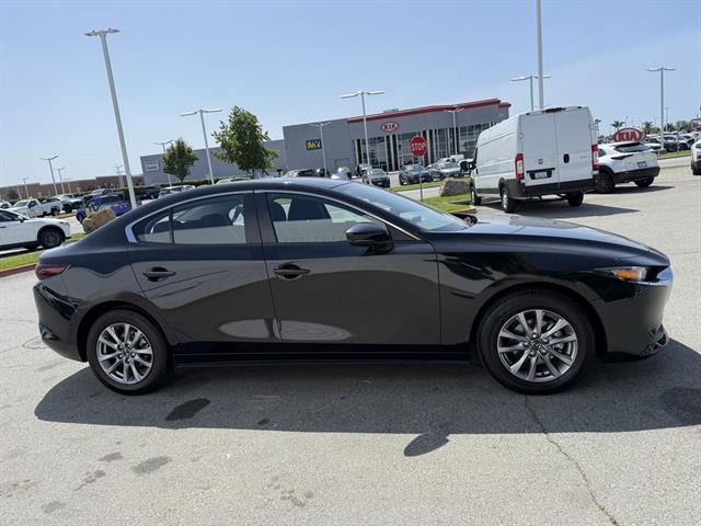 Mazda Mazda3 Sedan Vehicle Full-screen Gallery Image 06