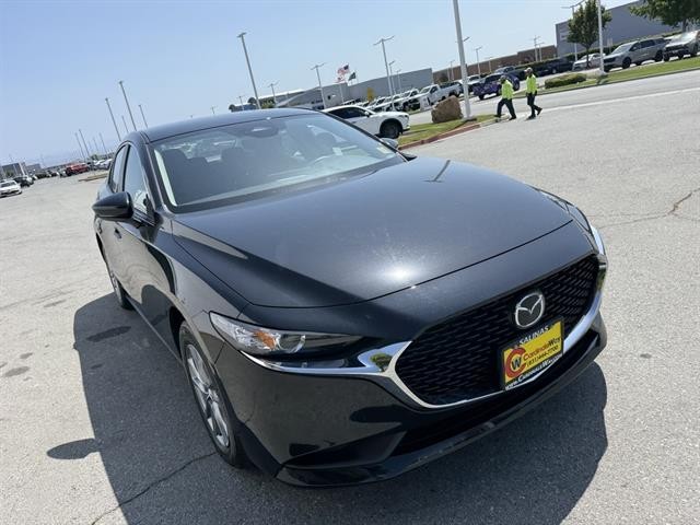 Mazda Mazda3 Sedan Vehicle Full-screen Gallery Image 07