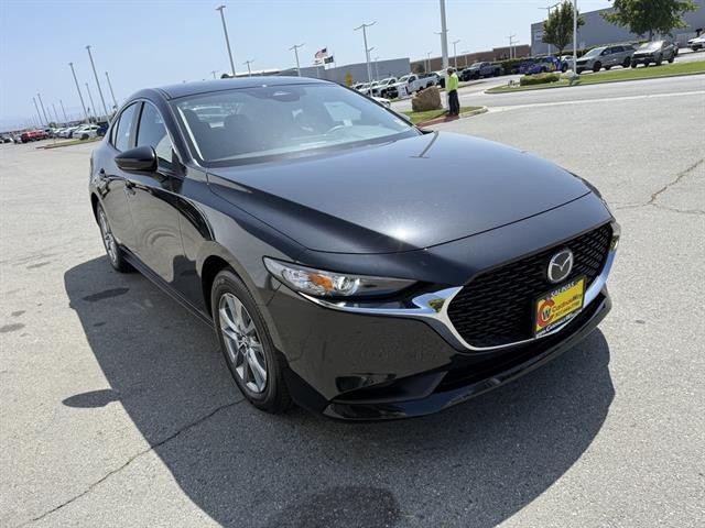 Mazda Mazda3 Sedan Vehicle Full-screen Gallery Image 08