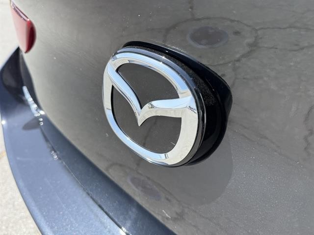 Mazda Mazda3 Sedan Vehicle Full-screen Gallery Image 10