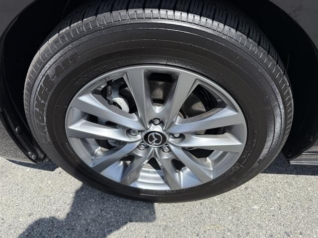 Mazda Mazda3 Sedan Vehicle Full-screen Gallery Image 12