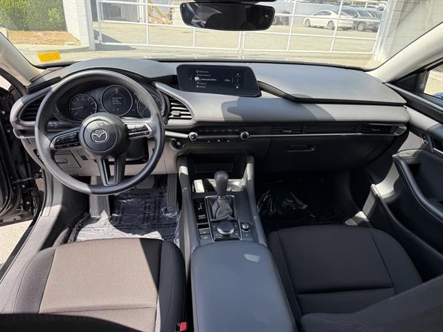 Mazda Mazda3 Sedan Vehicle Full-screen Gallery Image 14