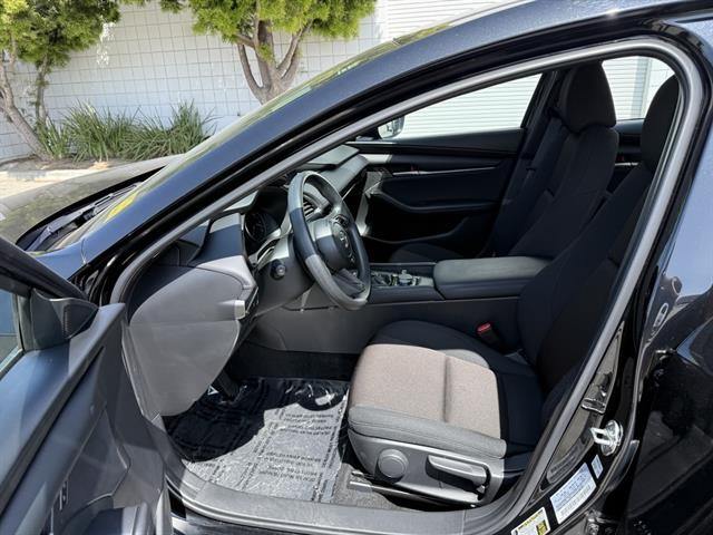 Mazda Mazda3 Sedan Vehicle Full-screen Gallery Image 15