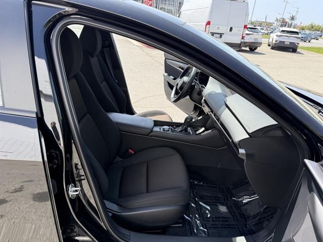 Mazda Mazda3 Sedan Vehicle Full-screen Gallery Image 19