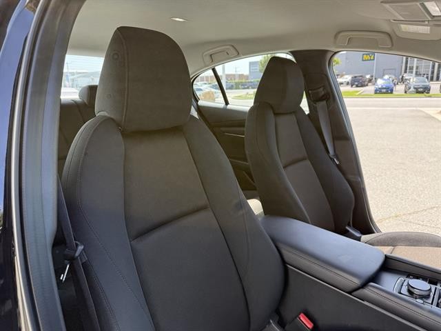 Mazda Mazda3 Sedan Vehicle Full-screen Gallery Image 20