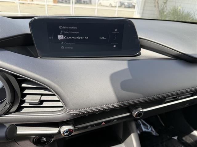 Mazda Mazda3 Sedan Vehicle Full-screen Gallery Image 22