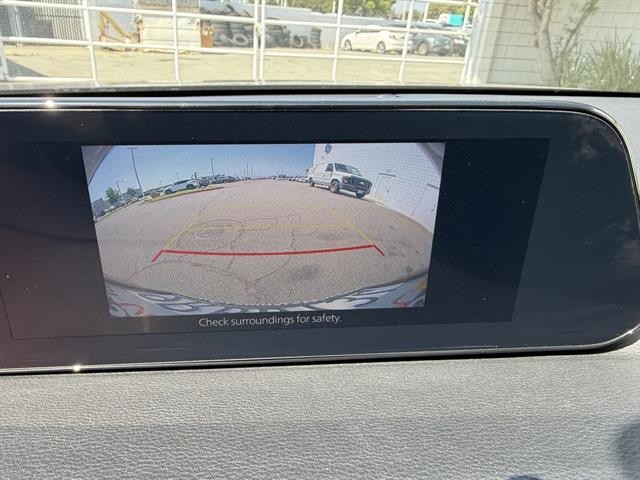 Mazda Mazda3 Sedan Vehicle Full-screen Gallery Image 23