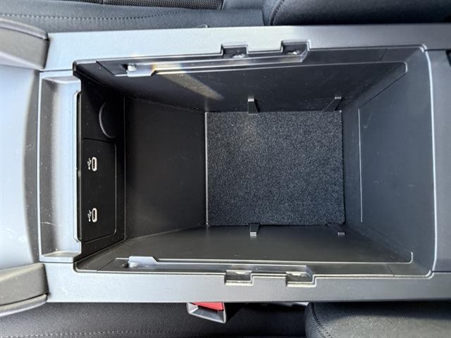 Mazda Mazda3 Sedan Vehicle Full-screen Gallery Image 24