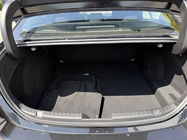 Mazda Mazda3 Sedan Vehicle Full-screen Gallery Image 27