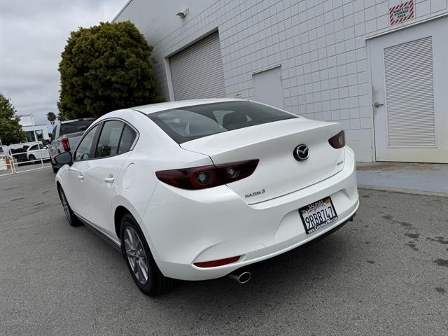 Mazda Mazda3 Sedan Vehicle Full-screen Gallery Image 04