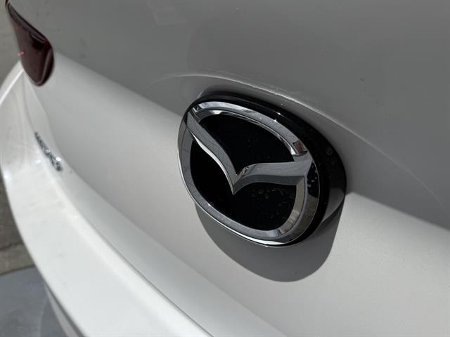 Mazda Mazda3 Sedan Vehicle Full-screen Gallery Image 11