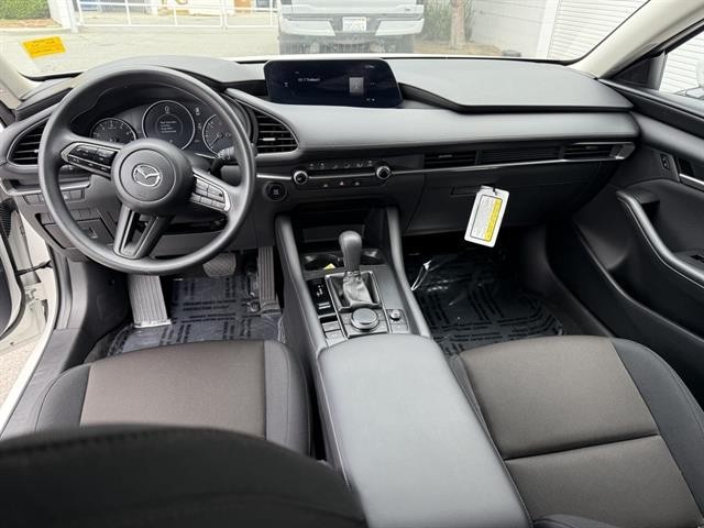 Mazda Mazda3 Sedan Vehicle Full-screen Gallery Image 15