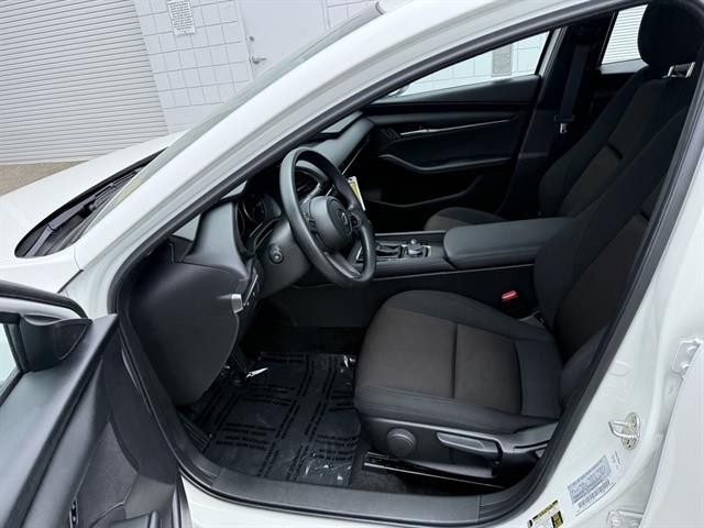 Mazda Mazda3 Sedan Vehicle Full-screen Gallery Image 16