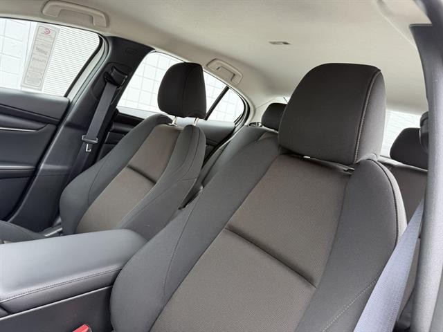 Mazda Mazda3 Sedan Vehicle Full-screen Gallery Image 18